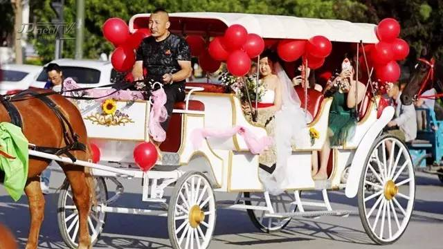 “寶馬雕車”迎親 這樣的婚禮帥翻了