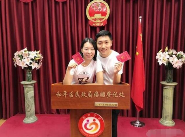 國乒名將李曉霞正式領證結婚